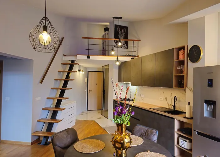 Blue Garden Loft - With Garage