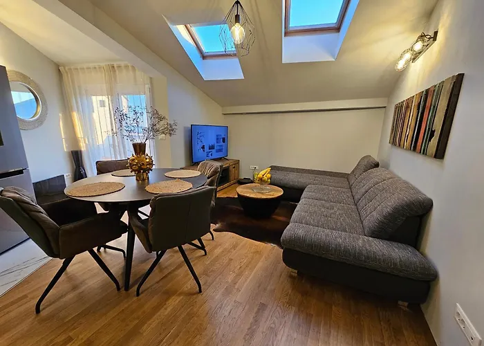 Blue Garden Loft - With Garage
