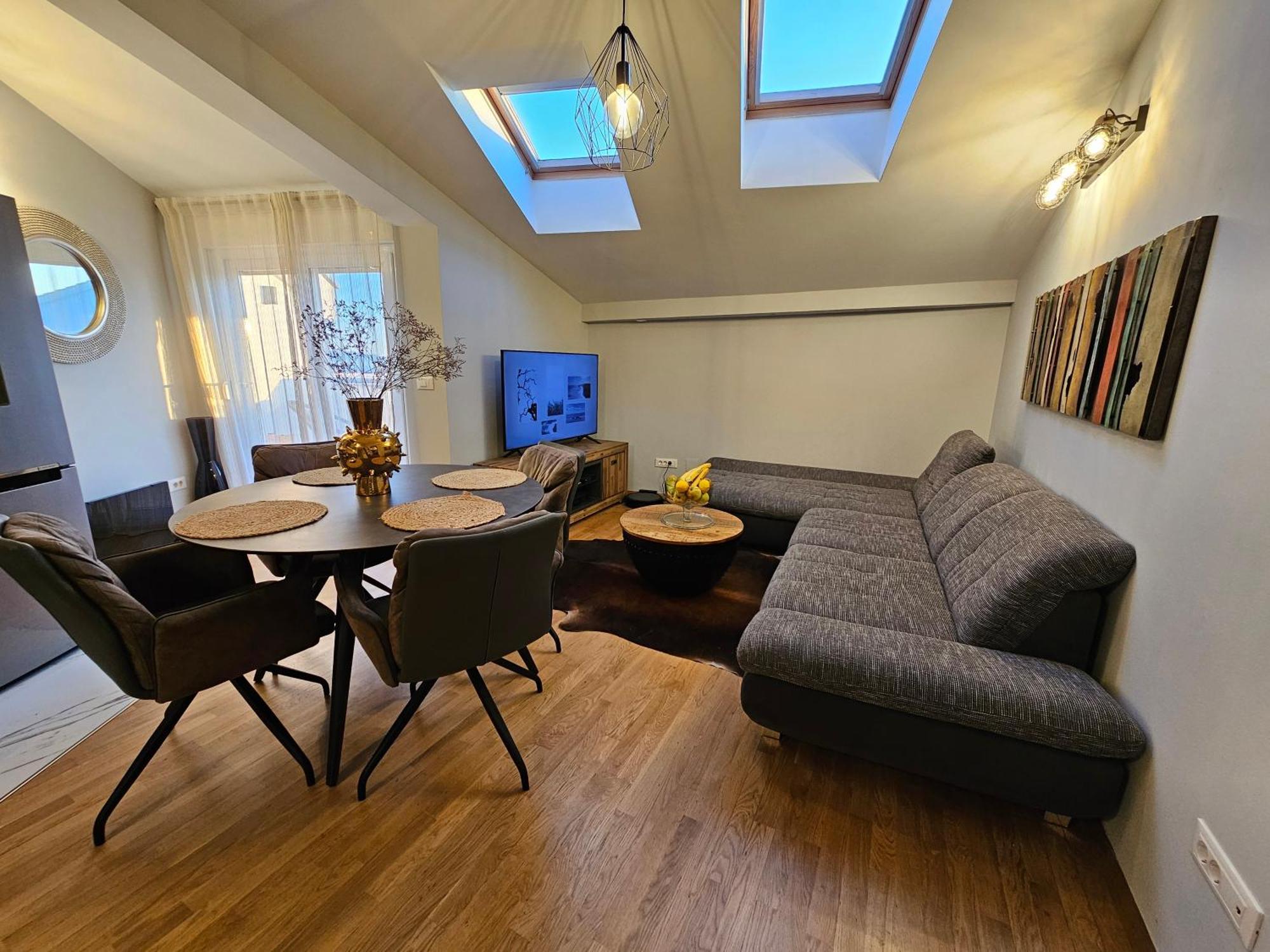 Blue Garden Loft - With Garage Apartment