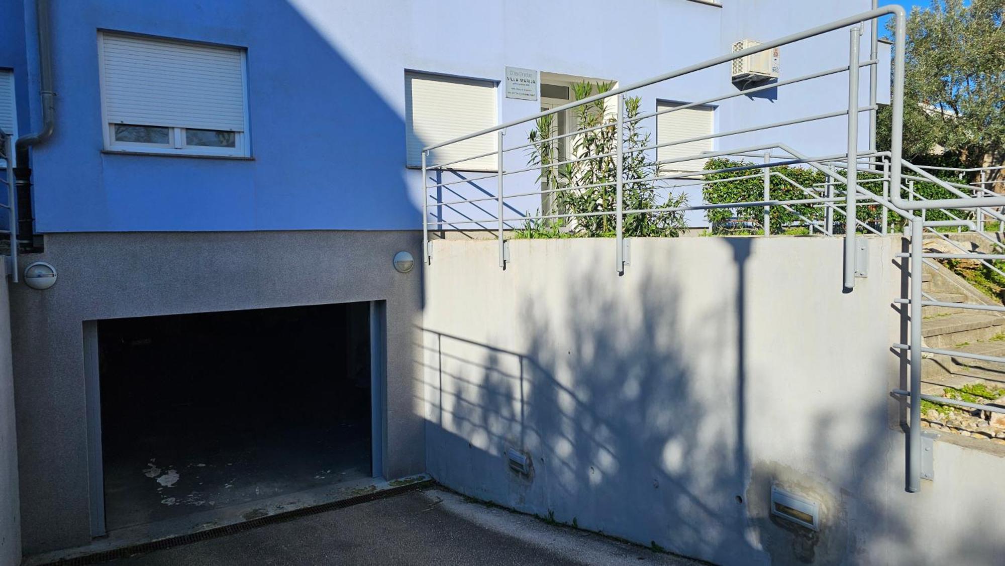 Blue Garden Loft - With Garage Apartment